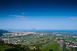Blick über die Ebene nach Westen (am Horizont die Insel Guishan Dao)