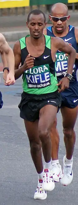 Yonas Kifle (hier beim London-Marathon 2009) Rang zehn in 13:44,16 min