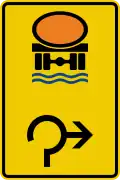 Zeichen 442-26 Vorwegweiser für Fahrzeuge mit wasser­gefährdender Ladung, im Kreisverkehr rechts