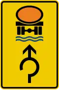 Zeichen 442-32 Vorwegweiser für Fahrzeuge mit wasser­gefährdender Ladung, im Kreisverkehr geradeaus