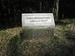 Gedenkstein der Burg