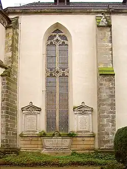 Familienbegräbnis Christian Gottlieb Ziller sowie der Kinder Moritz, Helene Mathilde Angelika, Pauline Henriette Antonie und Johanna Sophie auf dem Kirchhof Kaditz, Nordwand der Kirche