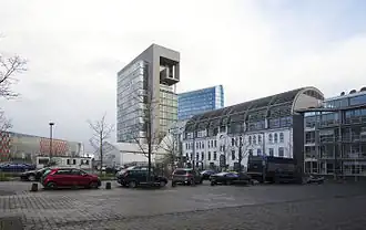 Blick von der Zollstraße 28 (Platz hinter UCI-Kino) auf die Kaistraße 1