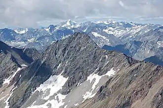 Die Zopetspitze (Bildmitte). Rechts unterhalb gelegen der Zopetkopf