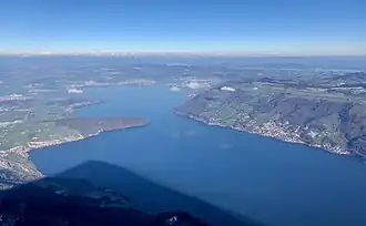 Zugersee von der Rigi, südlicher Seeteil mit Dreikantonseck im Vordergrund (2018)