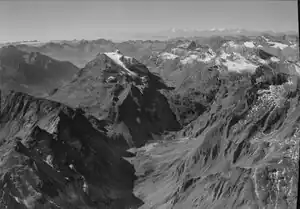 Der Piz Lizun (links im Vordergrund)