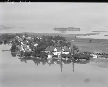 Blick auf den östlichen Bereich am Obersee. Im Hintergrund die Insel Ufenau. Aufnahme 1933.